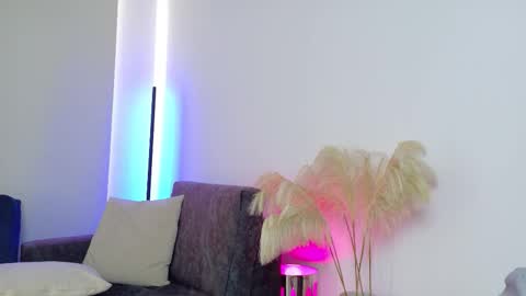 liz online show from 12/20/25, 04:47