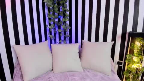 Liz  online show from 09/26/25, 12:09