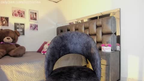 liza honey online show from 10/28/25, 04:05