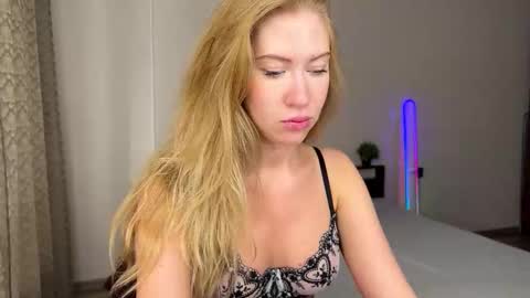 Liza online show from 10/19/25, 01:12