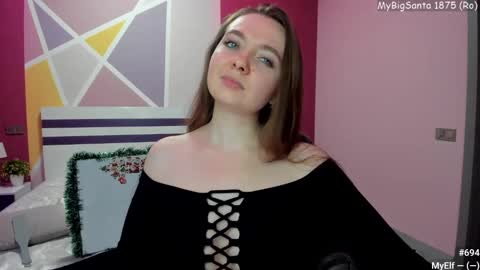 Girl next door online show from 12/04/24, 12:36