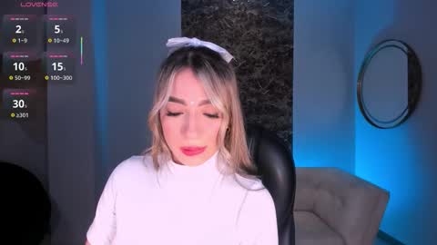 Lizz online show from 11/12/25, 04:02