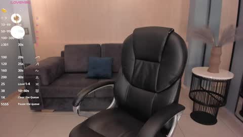 Lizzi  online show from 03/02/25, 12:09