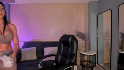 Lizzi  online show from 09/19/25, 12:50