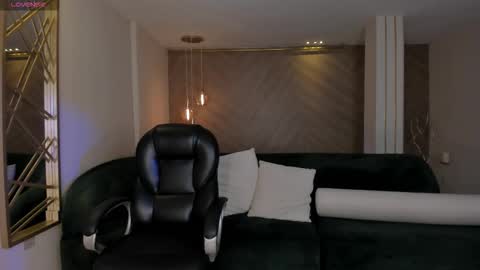 Lizzi  online show from 10/16/25, 09:49