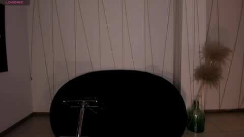 Lizzi  online show from 11/23/25, 04:51