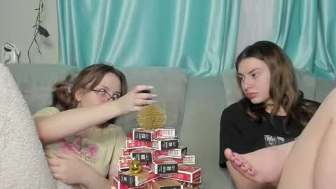 lizzi_muur online show from 12/29/24, 06:38