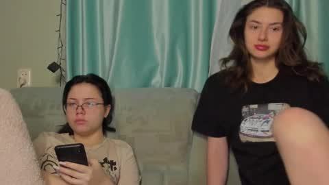 lizzi_muur online show from 01/17/25, 06:23