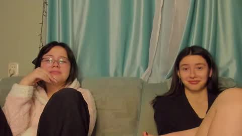 lizzi_muur online show from 01/22/25, 03:40