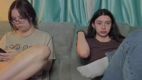 lizzi_muur online show from 02/03/25, 03:17