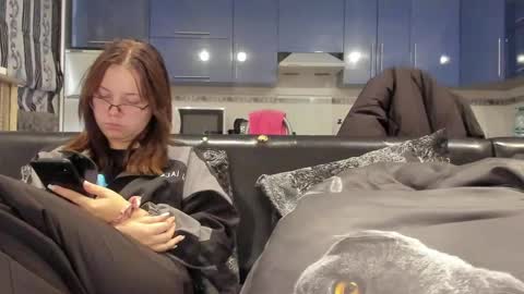 lizzi_muur online show from 02/14/25, 02:12