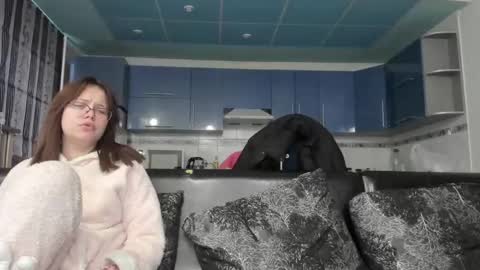 lizzi_muur online show from 02/19/25, 02:34
