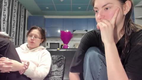 lizzi_muur online show from 02/28/25, 03:59