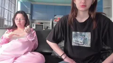 lizzi_muur online show from 03/12/25, 09:44