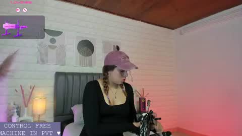 Snapshot of lizzie_evans chatting on 06/13/26, 12:03 Lizzie online show from 06/13/26, 12:03