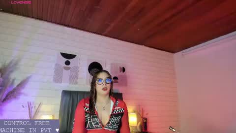 Snapshot of lizzie_evans chatting on 06/22/26, 12:02 Lizzie online show from 06/22/26, 12:02