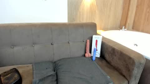 Snapshot of lizzie_williamss chatting on 11/24/25, 03:28 lizzie_williamss online show from 11/24/25, 03:28