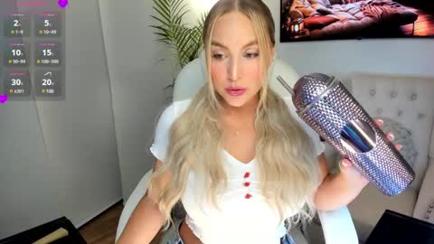 lizztayler online show from 01/27/25, 01:26