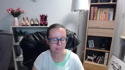 Lizzy online show from 09/09/25, 04:23