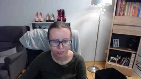 Lizzy online show from 10/21/25, 04:35