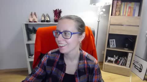 Lizzy online show from 11/07/25, 05:40