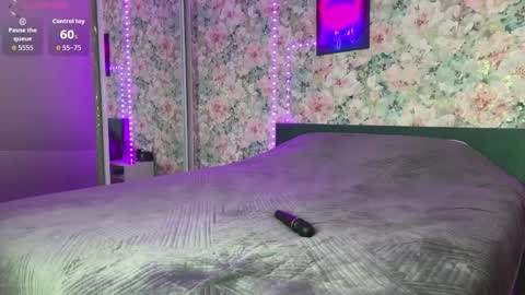 Snapshot of lizzymoore_ chatting on 04/16/26, 02:29 Lizzy 3 online show from 04/16/26, 02:29