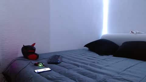 lliamm 2 online show from 02/01/25, 06:51