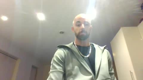 Snapshot of llleeeooonnn69 chatting on 02/15/25, 06:23 Leon online show from 02/15/25, 06:23