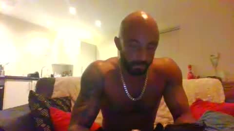 Snapshot of llleeeooonnn69 chatting on 11/28/25, 09:28 Leon online show from 11/28/25, 09:28