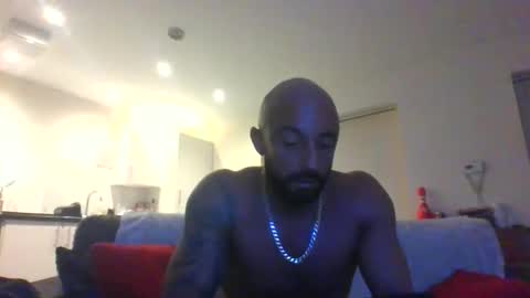 Snapshot of llleeeooonnn69 chatting on 11/29/25, 06:33 Leon online show from 11/29/25, 06:33