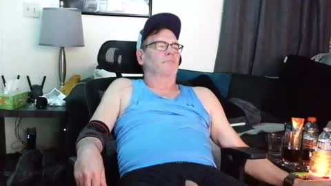 Snapshot of lngdickdaddy chatting on 10/18/25, 01:41 LongDick Daddy online show from 10/18/25, 01:41