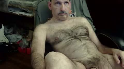 loades182025 online show from 11/18/25, 02:28