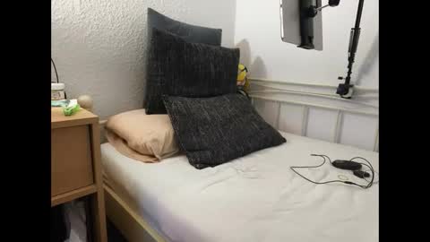 loenne3 online show from 11/21/25, 11:03