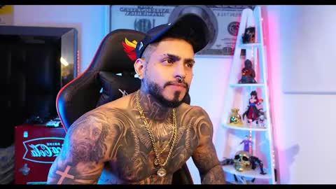 logan_hugh8 online show from 03/04/25, 09:43