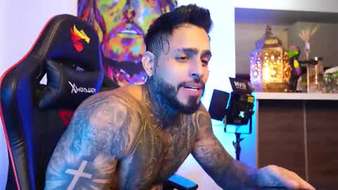 logan_hugh8 online show from 10/11/25, 11:36