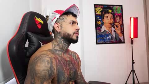 logan_hugh8 online show from 10/19/25, 09:04