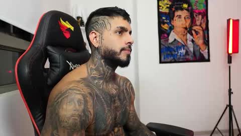 logan_hugh8 online show from 10/21/25, 12:44