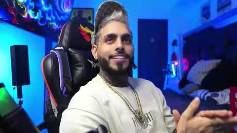 logan_hugh8 online show from 02/03/26, 06:22