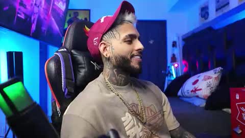 logan_hugh8 online show from 02/05/26, 07:02