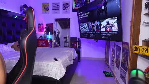 logan_hugh8 online show from 03/12/26, 01:34