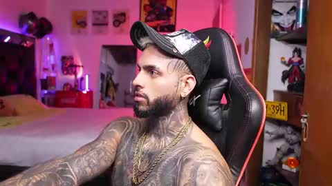 logan_hugh8 online show from 04/01/26, 01:41