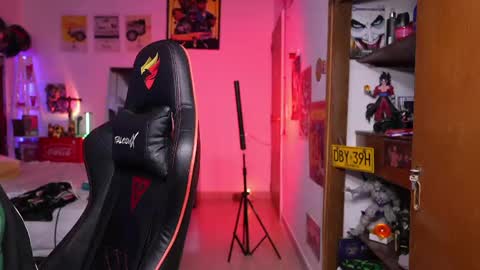 logan_hugh8 online show from 04/03/26, 09:07