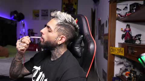 logan_hugh8 online show from 04/09/26, 06:19