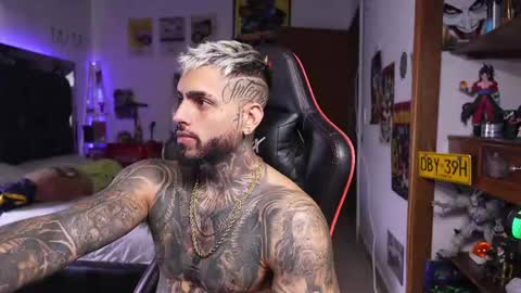 logan_hugh8 online show from 04/14/26, 03:29