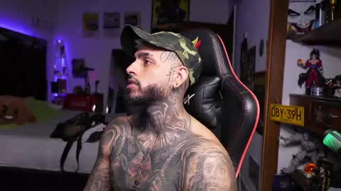 logan_hugh8 online show from 04/15/26, 03:35