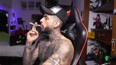 logan_hugh8 online show from 04/22/26, 02:51