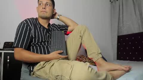 Snapshot of logan_morris777 chatting on 02/08/25, 03:19 Logan morris online show from 02/08/25, 03:19