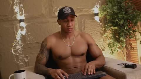 Snapshot of logan_varela chatting on 11/26/25, 12:17 logan_varela online show from 11/26/25, 12:17