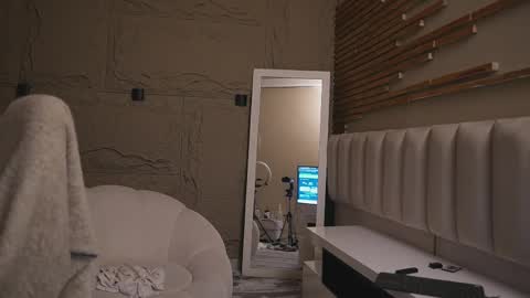 logan_varela online show from 04/01/26, 01:01