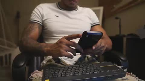 Snapshot of logan_varela chatting on 07/08/26, 12:42 logan_varela online show from 07/08/26, 12:42